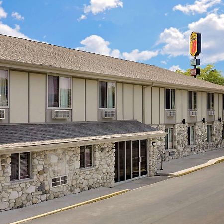 Super 8 By Wyndham Sturgeon Bay Exterior foto